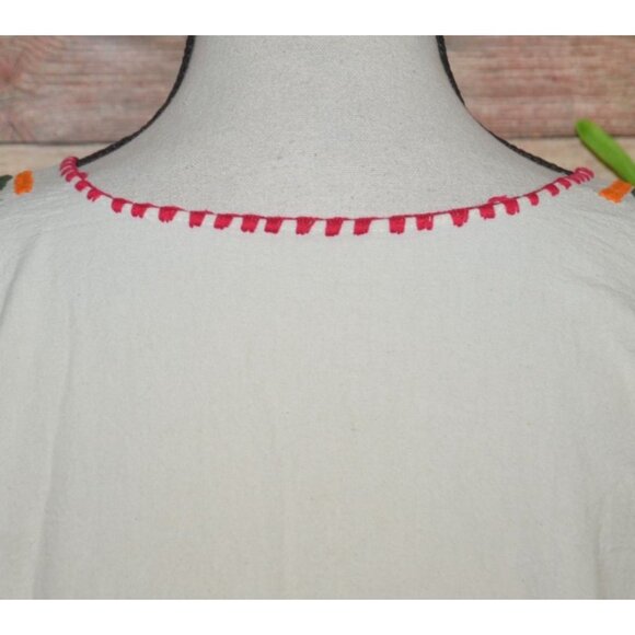 Artisan Handmade Cream Floral Embroidery Mexican Peasant Blouse Top One Size L - Picture 7 of 8